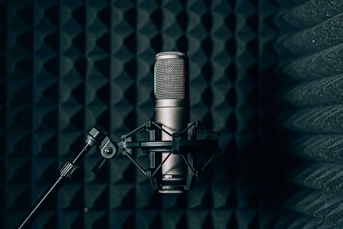 microphone-tips-shutterstock@1400x1050